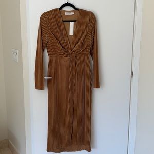 All In Favor gold midi dress. Perfect for holiday photos! Never worn.